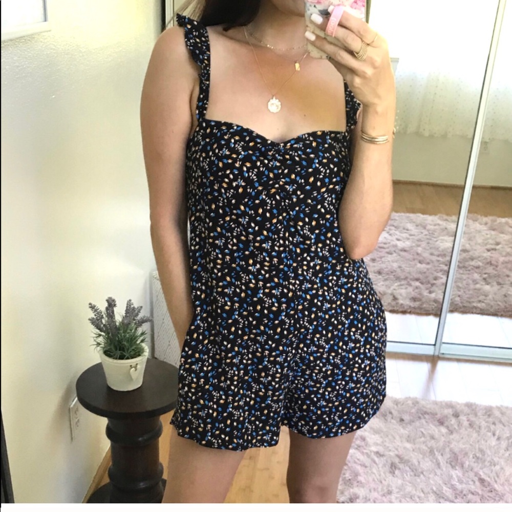 NWT Olivaceous Ruffle Floral Pocket Romper